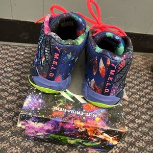 Melo basketball shoes not from here size 7